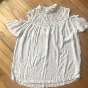 5/$25.00! Feminine lace top with shoulder cutouts.